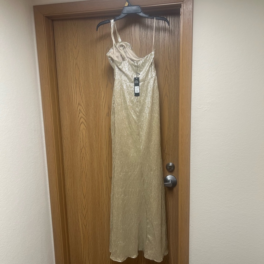 Dress - Picture 4 of 4